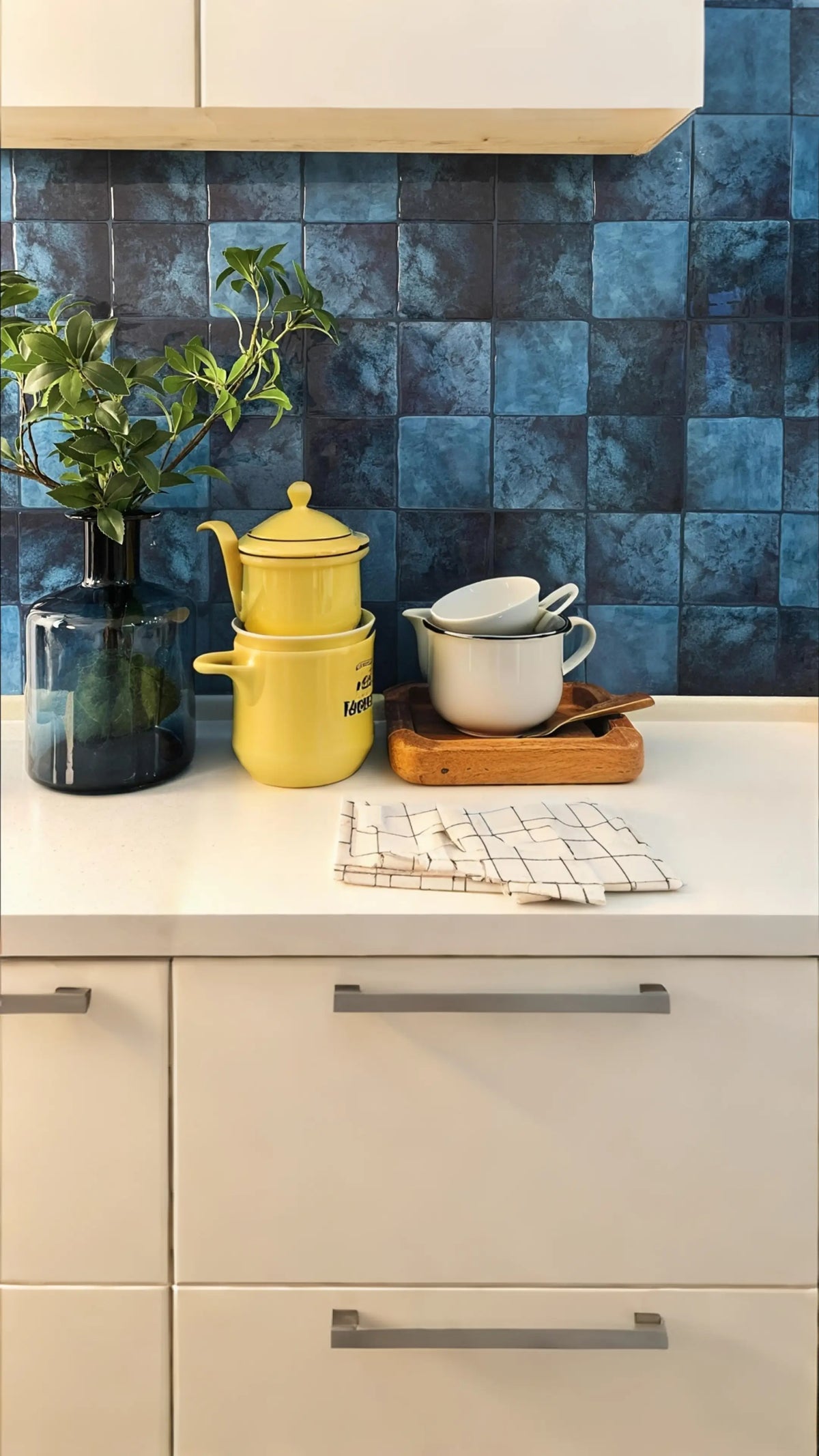 Small Kitchen Decor Ideas: Storage, Backsplash and Layout — illustrative setting