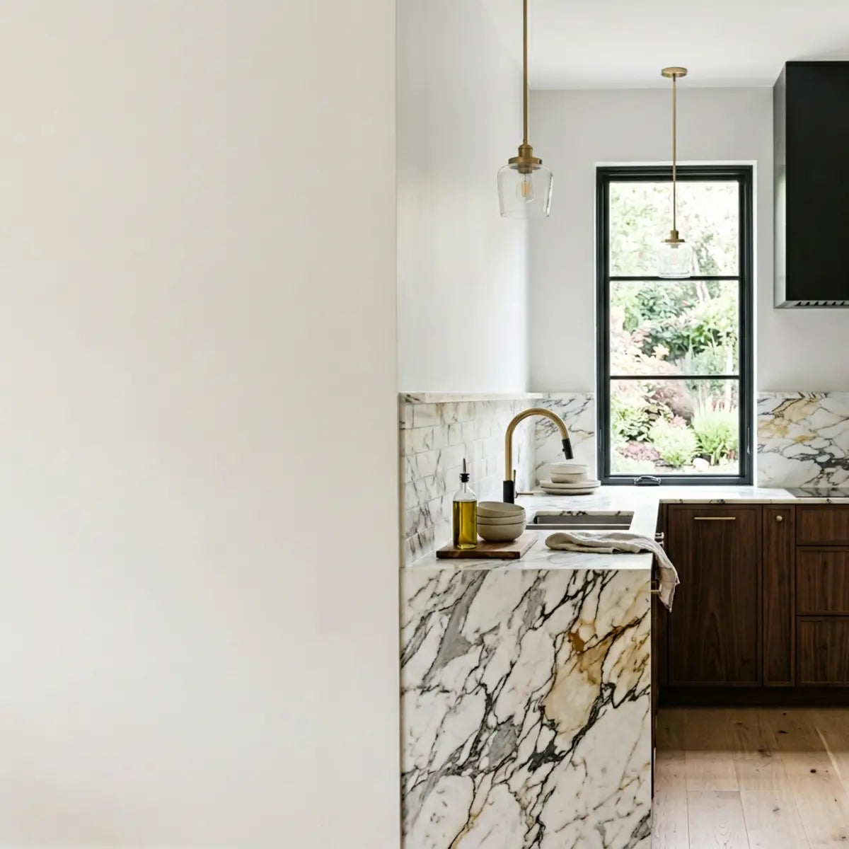 We Use Visual Balance to Pair Backsplashes With Bold Marble