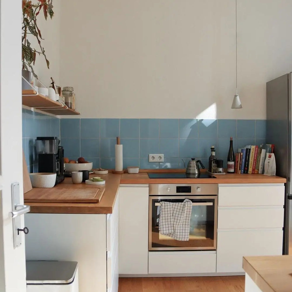 Kitchen before Stickwoll peel and stick tile installation