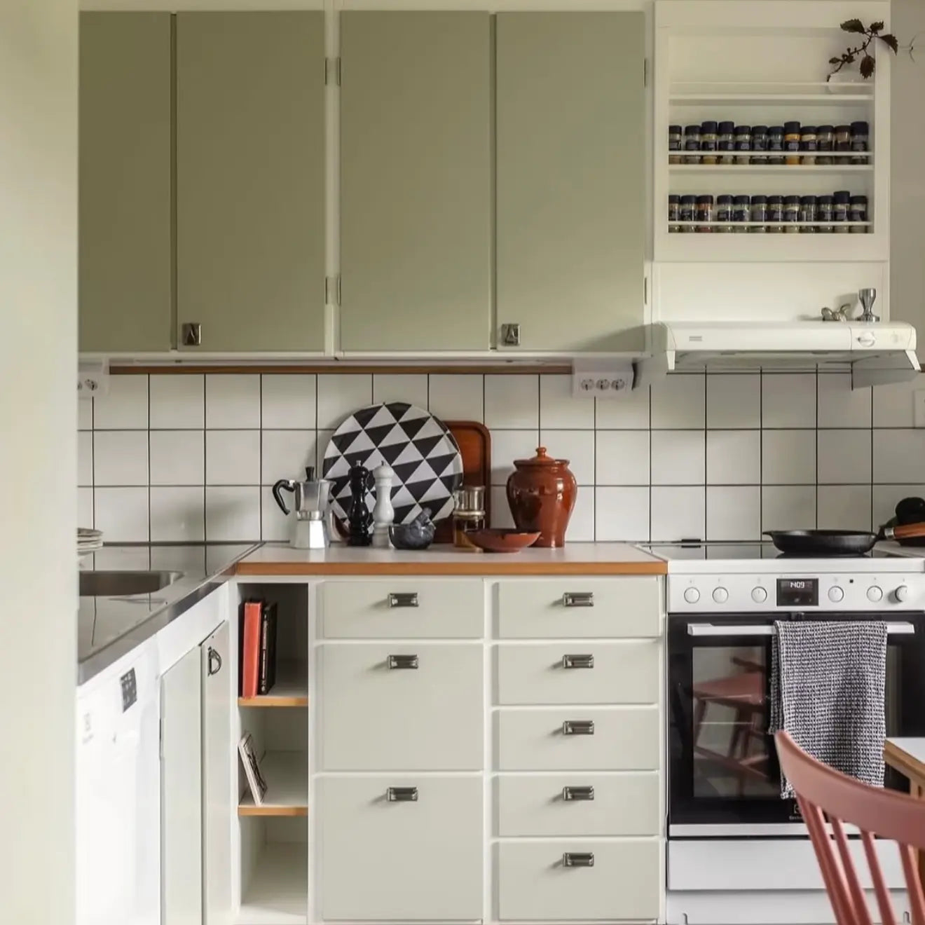 Kök Före Installation Av Stickwoll Självhäftande Plattor