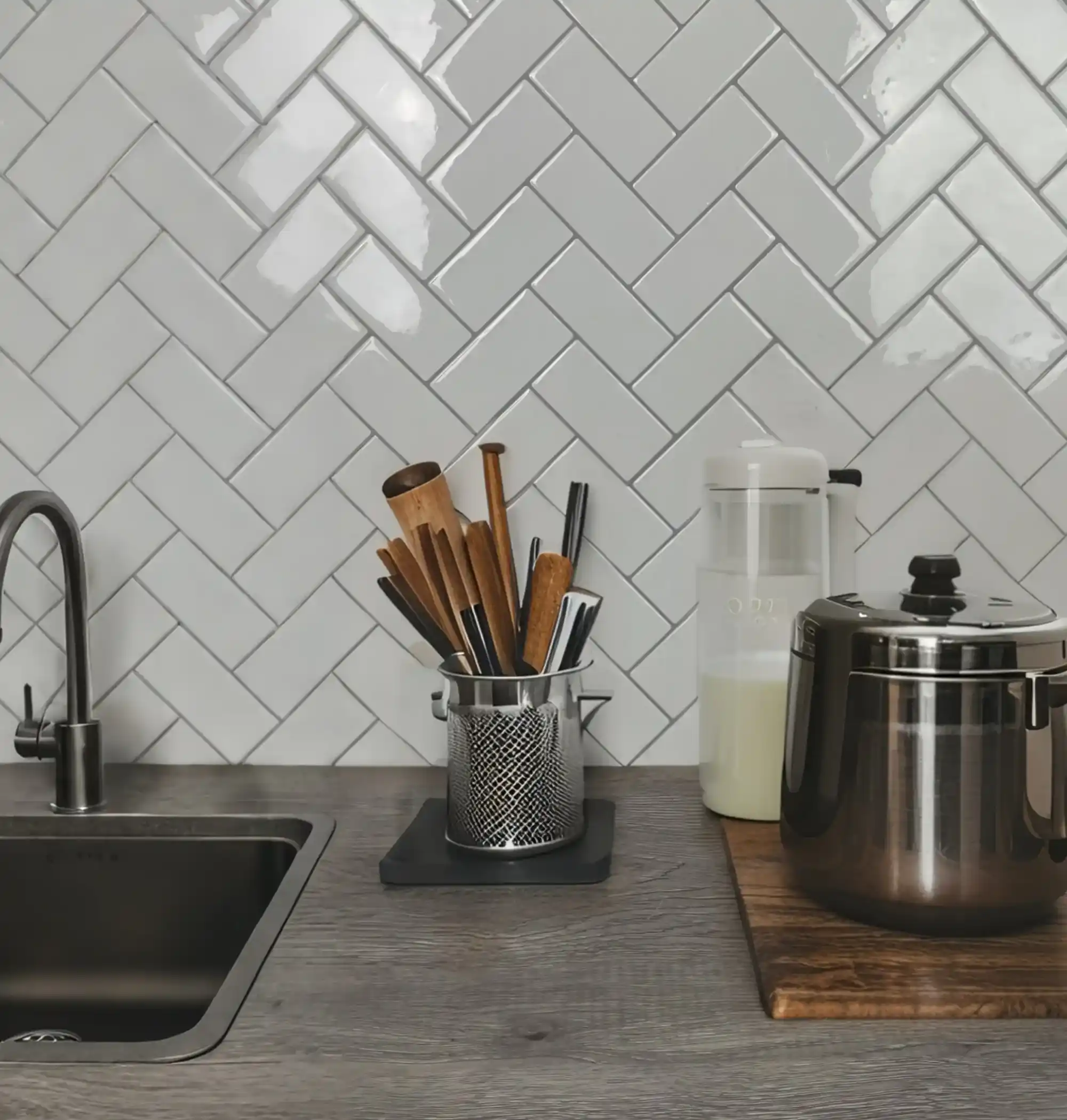 Stickwoll Tiles Silver Stripes Herringbone - Herringbone Tiles Peel and Stick Wall Tiles with White Chevron Texture, Perfect for Kitchen Backsplash, Waterproof and Easy to Install