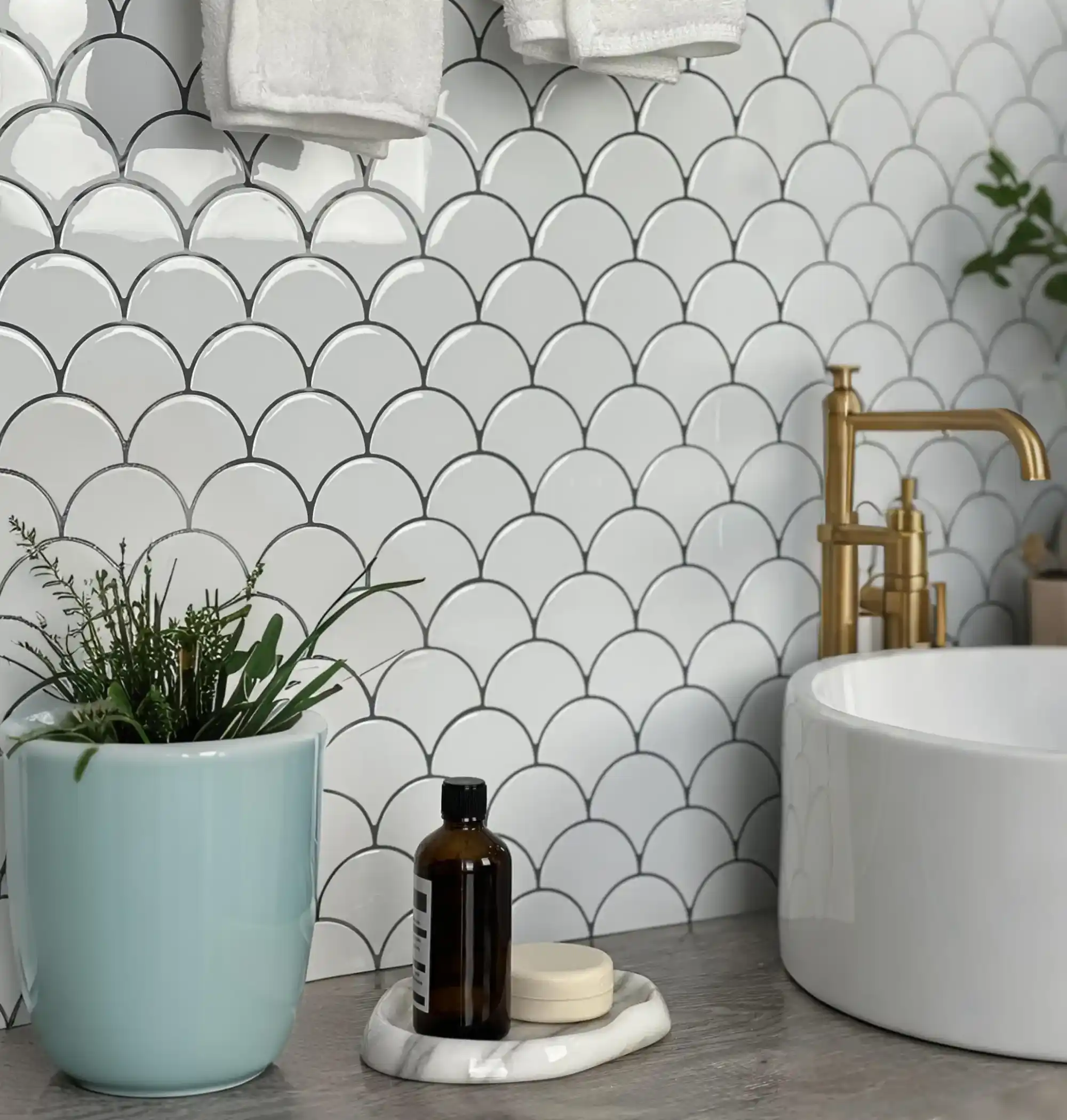 Stickwoll Tiles Snowfish Marble - Hexagon Tiles Peel and Stick Wall Tiles with White Fish Scale Texture, Perfect for Bathroom Walls, Waterproof and Easy to Install