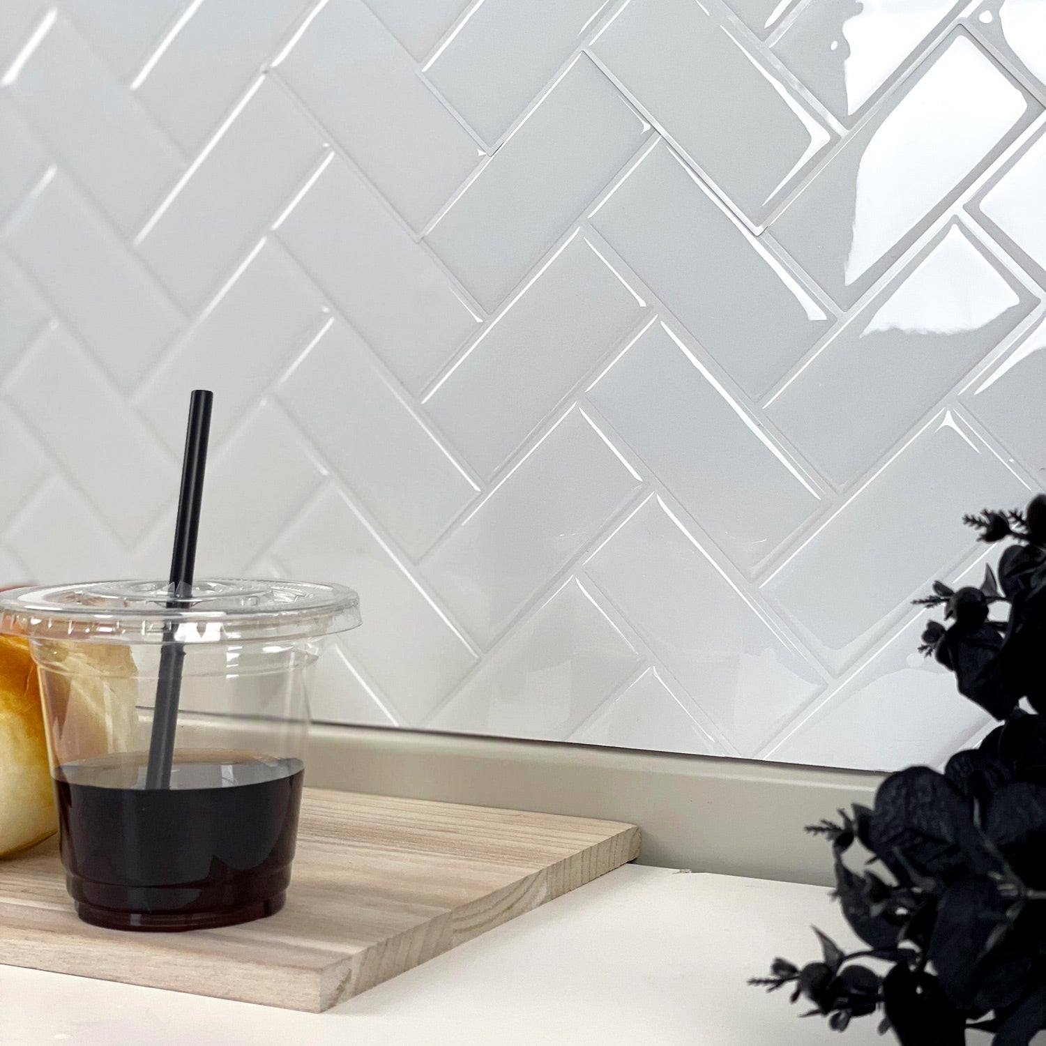 Stickwoll Bright White Zigzag Peel and Stick Tiles