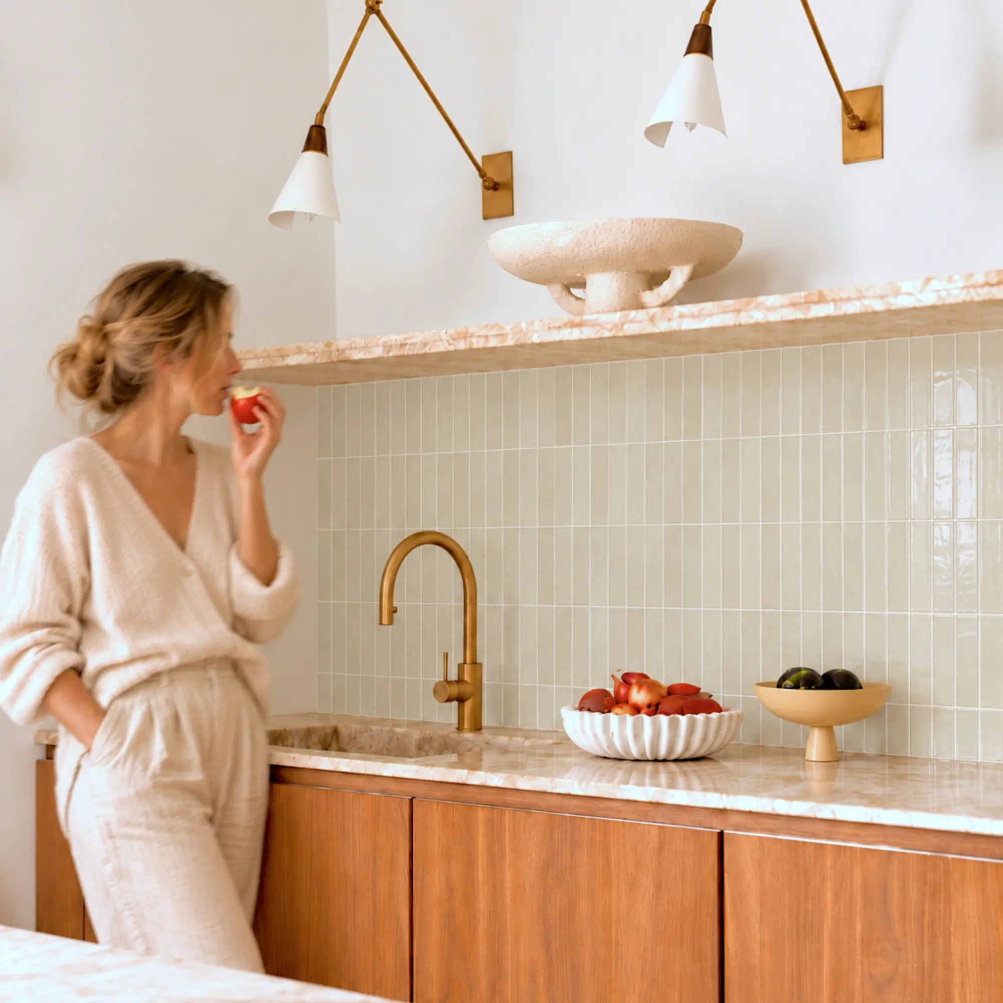 Stickwoll_Tiles_Almond_Elixir_Warm_Modern_Kitchen_with_Greige_Tile_Backsplash